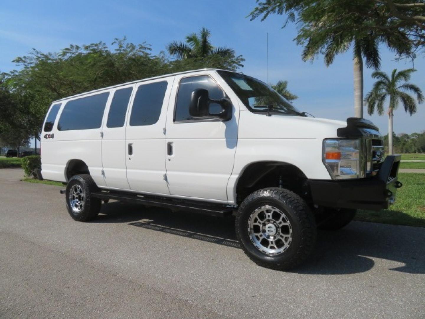 2014 White /GRAY Ford E-Series Wagon XLT (1FBSS3BL6ED) , AUTOMATIC transmission, located at 4301 Oak Circle #19, Boca Raton, FL, 33431, (954) 561-2499, 26.388861, -80.084038 - Photo#7